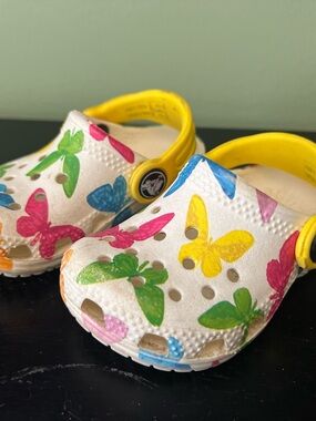 CROCS Kids' White Clog with Yellow Strap and Multicolor Butterfly Print